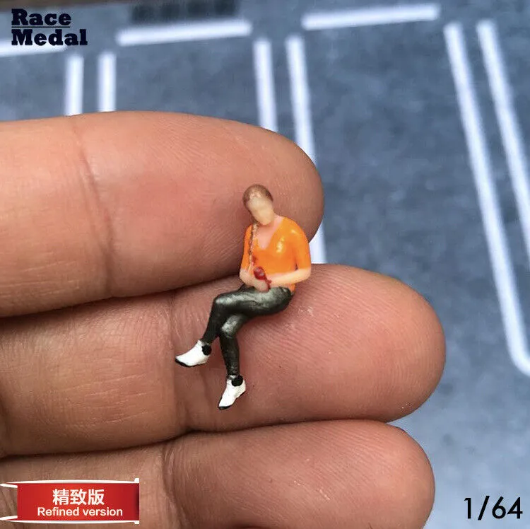 1:64 Painted Figure Mini Model Miniature Resin Diorama Lady Man Chatting Chair