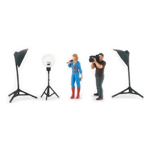 1:64 Painted Figure Mini Model Miniature Resin Diorama News Anchor Reporter Sand