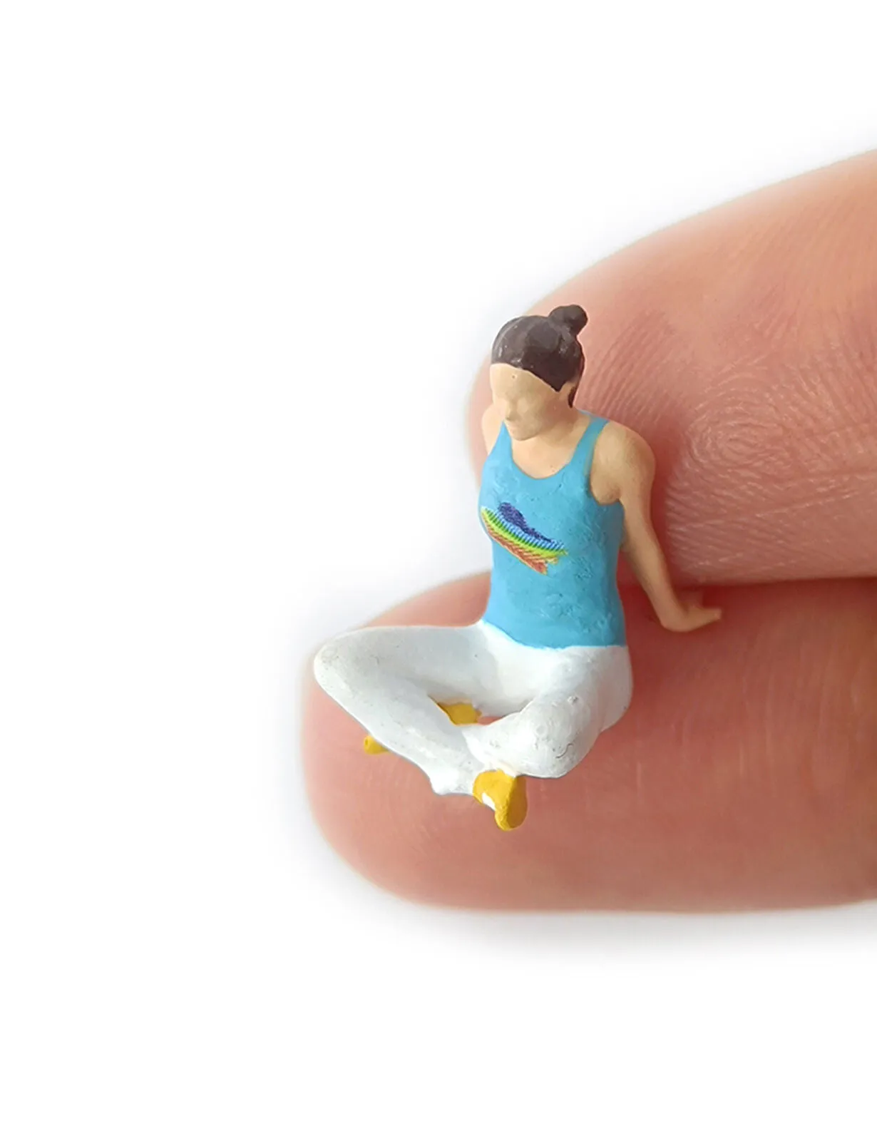 1:64 Painted Figure Mini Model Miniature Resin Diorama Sitting Cross Legged Lady
