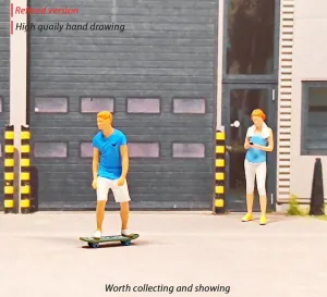 1:64 Painted Figure Mini Model Miniature Resin Diorama Skating Couple Boy Girl