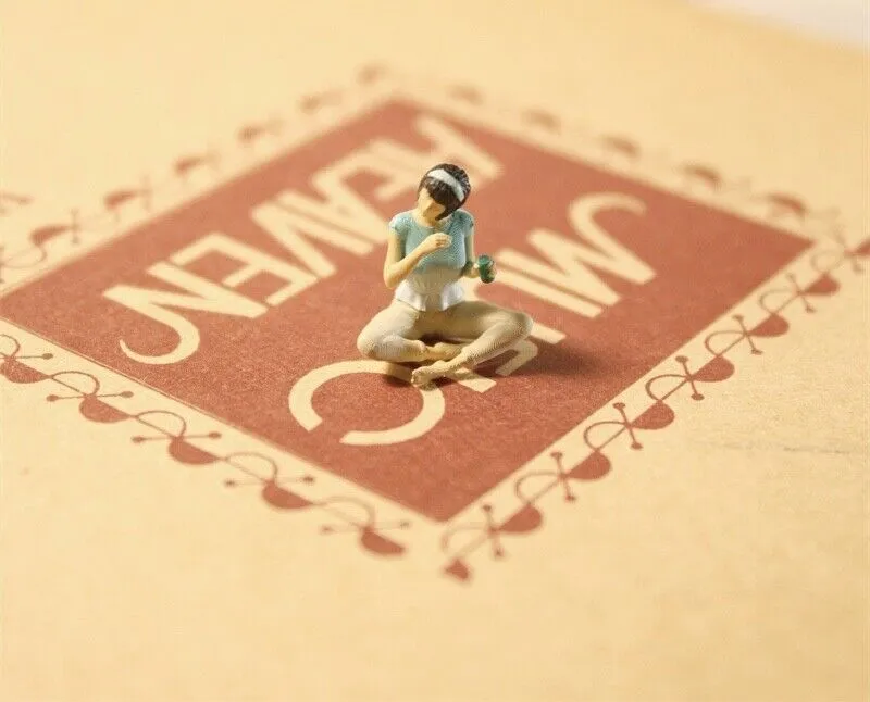 1:64 Painted Figure Model Miniature Resin Diorama Sand Outdoor Camping picnic