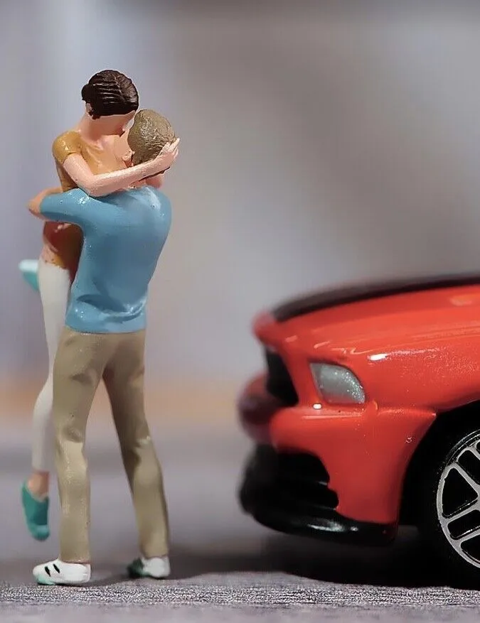 1:64 Painted Unpainted Figure Model Miniature Resin Diorama Sand Kissing Lovers New