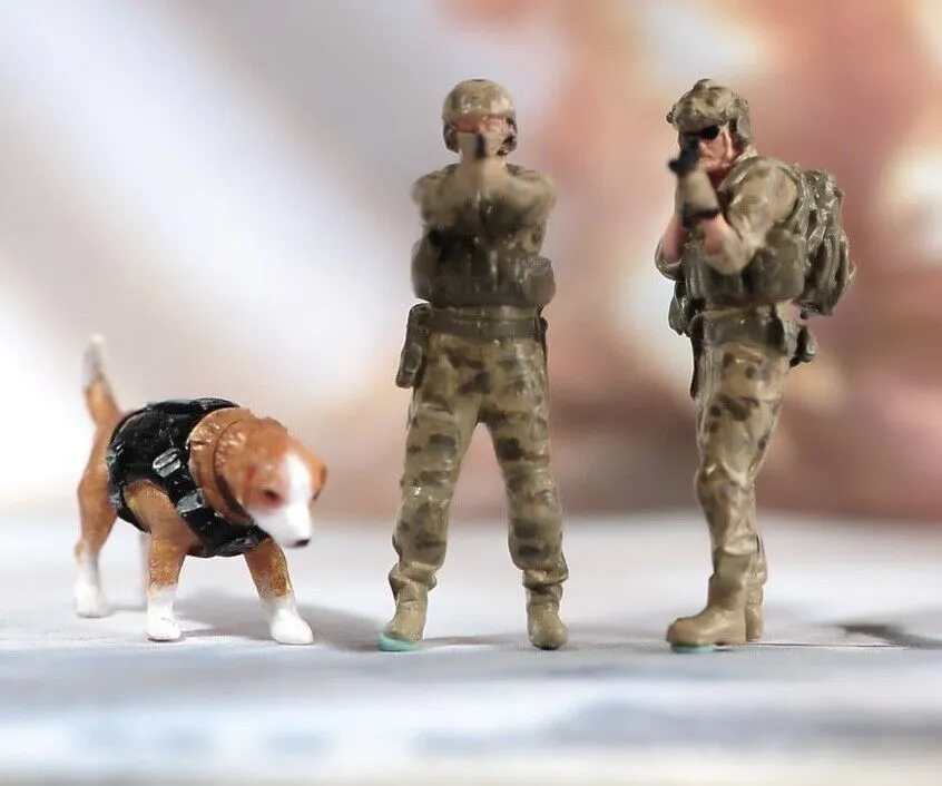 1:64 Painted Unpainted Figure Model Miniature Resin Diorama Soldier Patrol Dog New