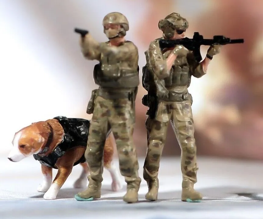 1:64 Painted Unpainted Figure Model Miniature Resin Diorama Soldier Patrol Dog New