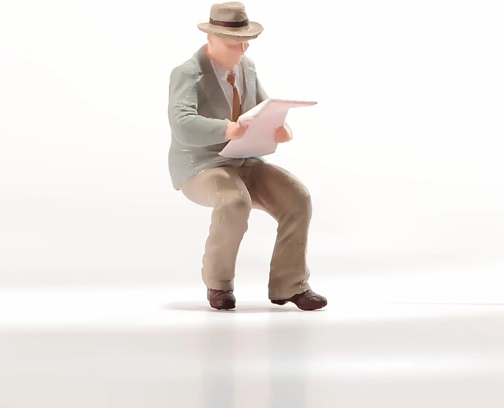 1:43 Scale Miniatures Figurine Hand Painted Tiny People Resin Diorama Figures Action Figure for Cars Vehicles Landscapes Photography Props Ornament (Newspaper Reading Man)