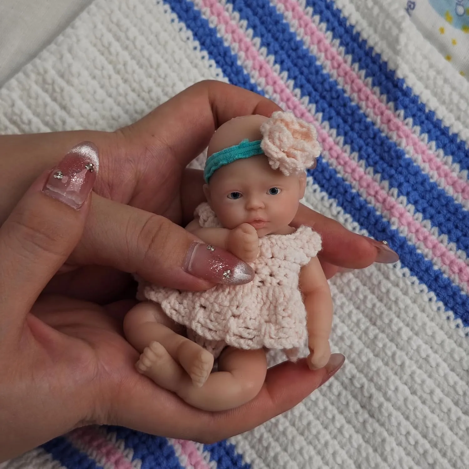 4.5 Inch Cute Mini Silicone Baby Girl, Lifelike Eyes Open Blue Eyes Baby, Realistic Soft Full Silicone Mini Baby Dolls with Feeding Accessories
