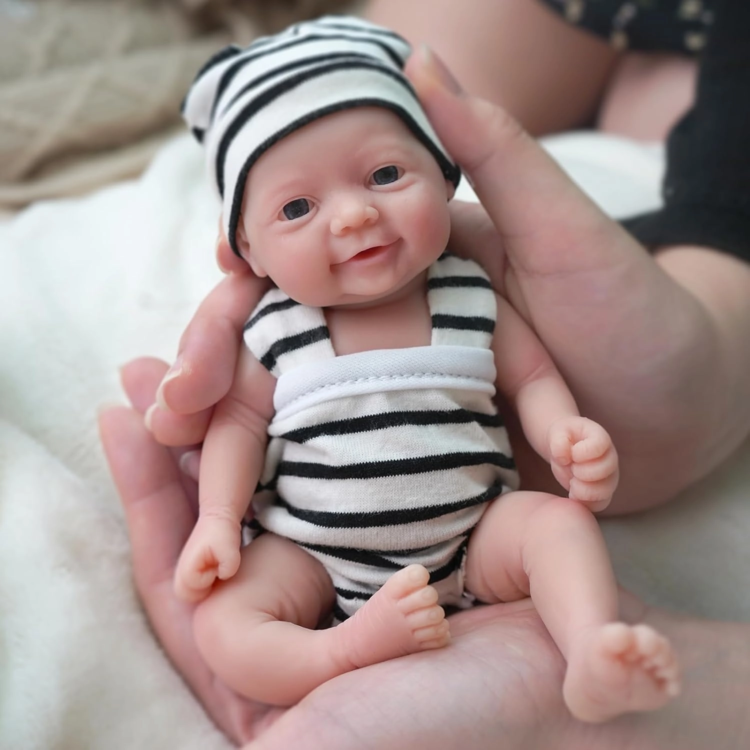 7 Inch Miniature Silicone Babies Doll Reborn Baby Doll Silicone Ful Body Realistic Eyes Open Cute Baby Boy That Look Real Micro Newborn Soft Anti Stress Doll（Extra Free Mini Diaper）