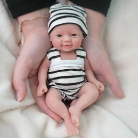 7 Inch Miniature Silicone Babies Doll Reborn Baby Doll Silicone Ful Body Realistic Eyes Open Cute Baby Boy That Look Real Micro Newborn Soft Anti Stress Doll（Extra Free Mini Diaper）