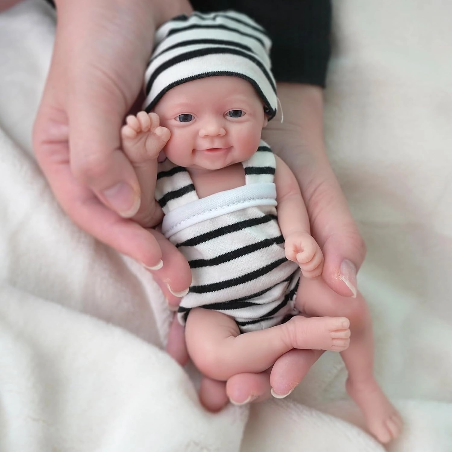 7 Inch Miniature Silicone Babies Doll Reborn Baby Doll Silicone Ful Body Realistic Eyes Open Cute Baby Boy That Look Real Micro Newborn Soft Anti Stress Doll（Extra Free Mini Diaper）