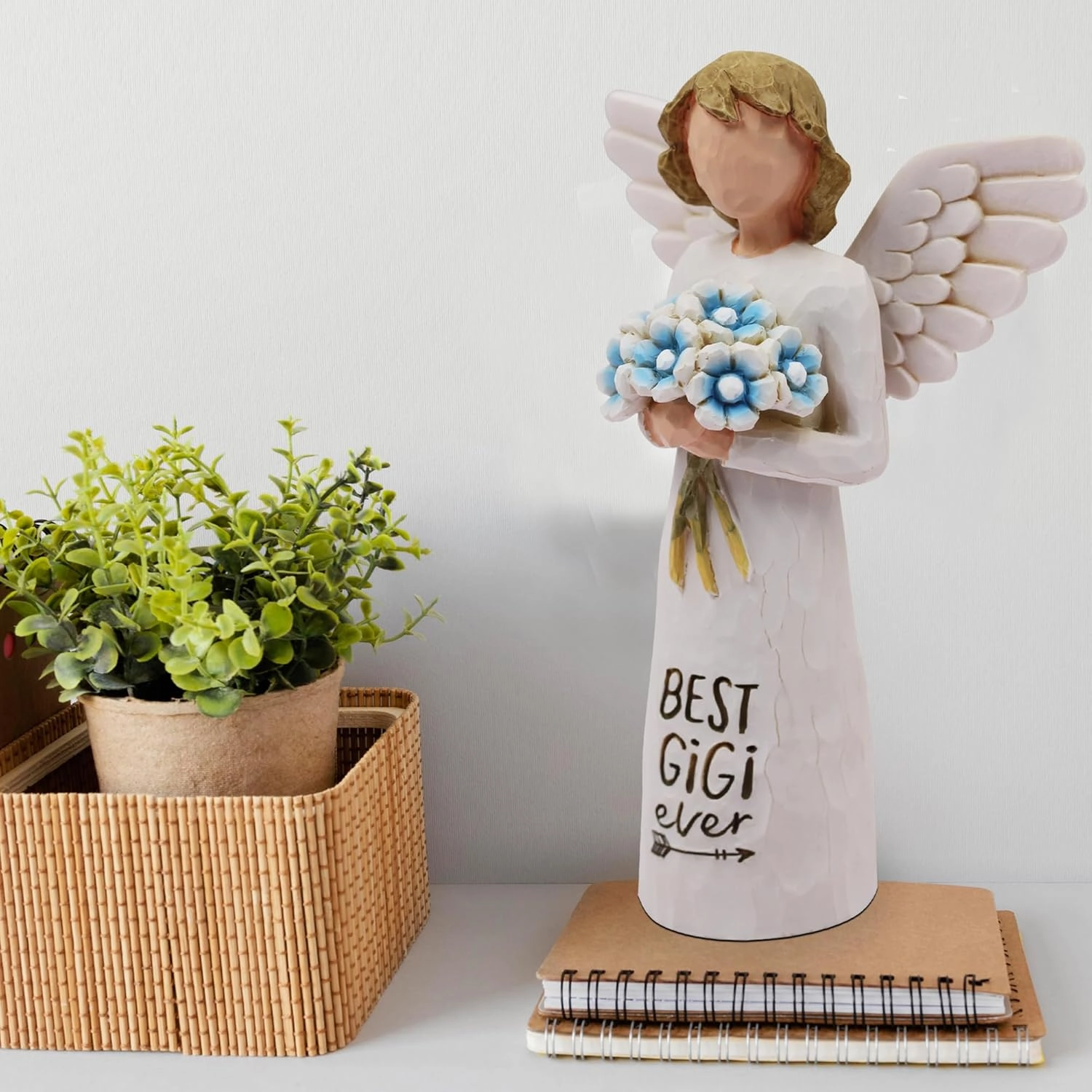 AUKEST Gigi Gifts - Best Gigi Ever, Gigi Gifts for Grandma, Mothers Day Birthday Gifts for Gigi, Grandma Gifts, Great Grandma Gifts, Gifts for Grandma - Sculpted Hand-Painted Figure
