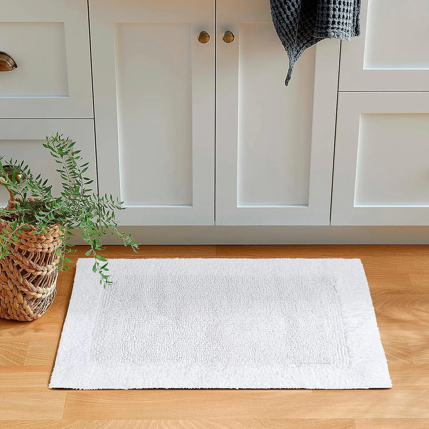 Bath Mat Rug 17"x24" White, 100% Pure Cotton, Super Soft Bath Rugs, Plush & Absorbent, Hand Tufted Heavy Weight Construction, Full Reversible Step Out Rugs
