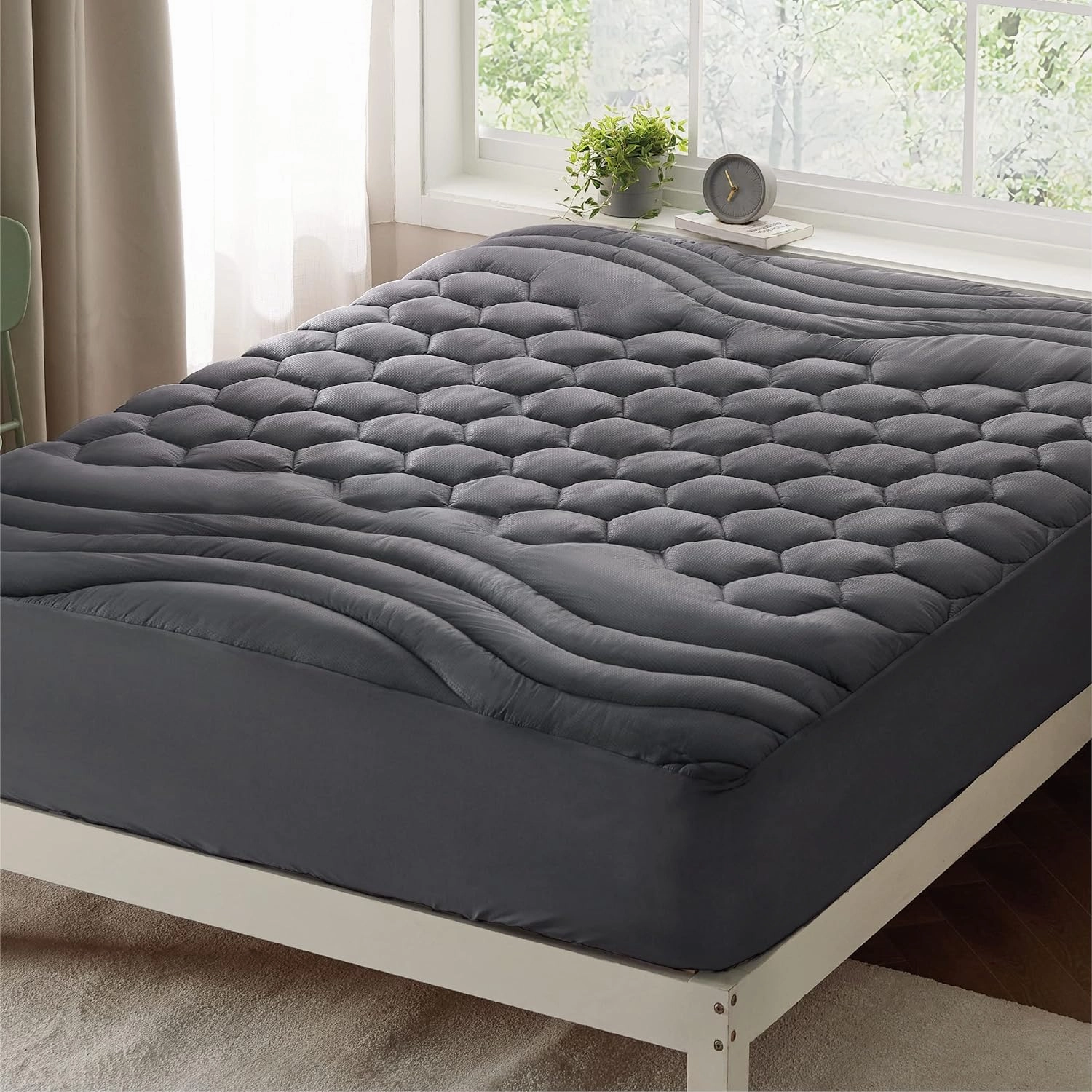 Bedsure Grey Queen Mattress Pad - Quilted Fitted Mattress Topper Protector with 8-21 Inches Deep Pocket, Noiseless Breathable Bed Cover Padded, Machine Washable, Grey, 60x80 Inches