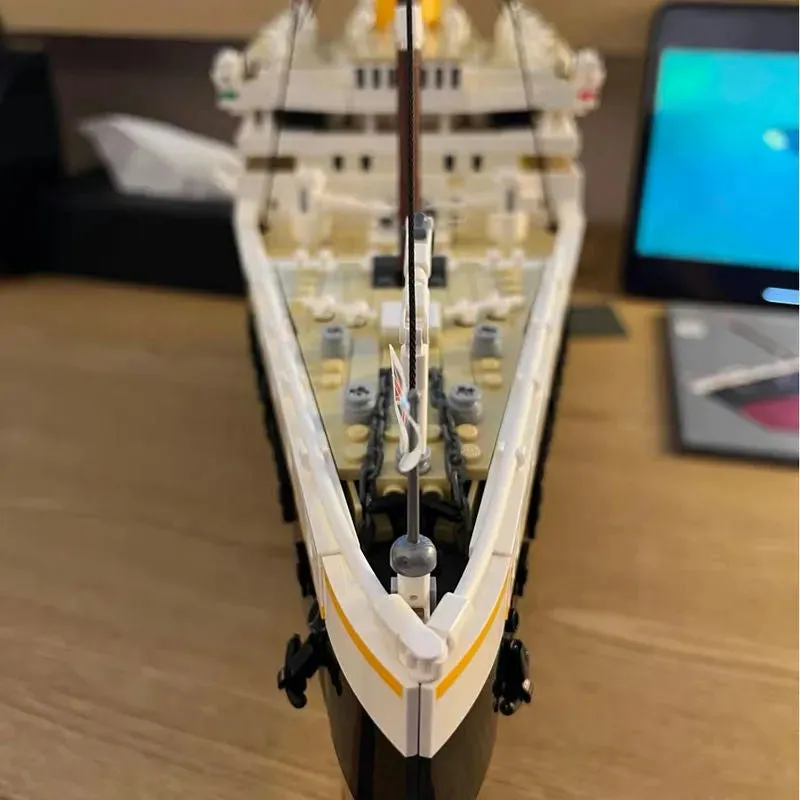 Building Blocks MOC RMS Titanic Steam Ship Boat Bricks Toys