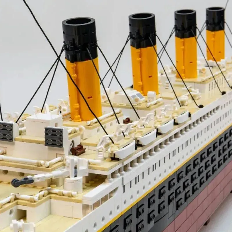 Building Blocks MOC RMS Titanic Steam Ship Boat Bricks Toys