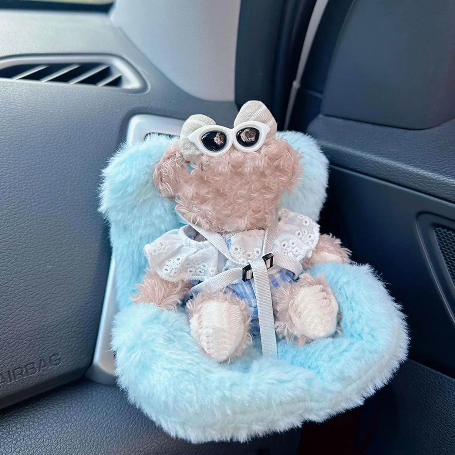 Doll Car Seat for 10-17cm Dolls, with Tie-Dye Soft Furry Cushion, Air Vent Clip & Desktop Stand – Perfect for Blind Box Doll Fans and Collectors (F)
