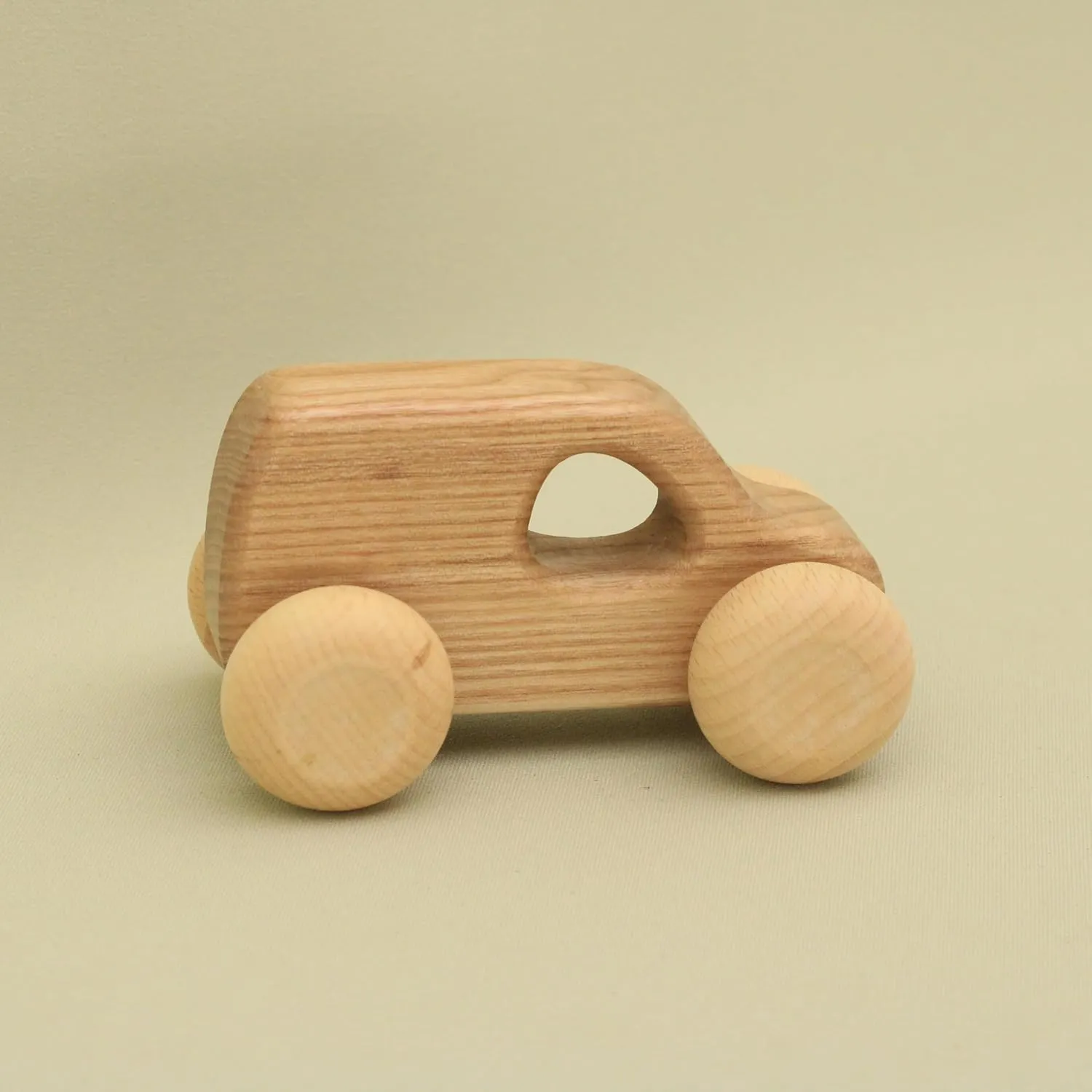 Free Shipping Natural Honey Car, DC08 : Eco-Friendly Gift with Montessori and Waldorf Educational Influence Lotes Toys Baby Gift