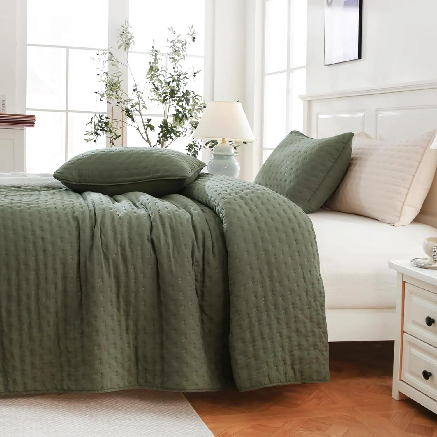 Green Quilt Bedding Set with Pillow Sham, Breathable Lightweight Bed Spread, Soft Oversized Bedspread Coverlets for Twin Bed, All Seasons, 2 Pieces, 1 Quilt (68x90), 1 Pillow Sham (20x26)