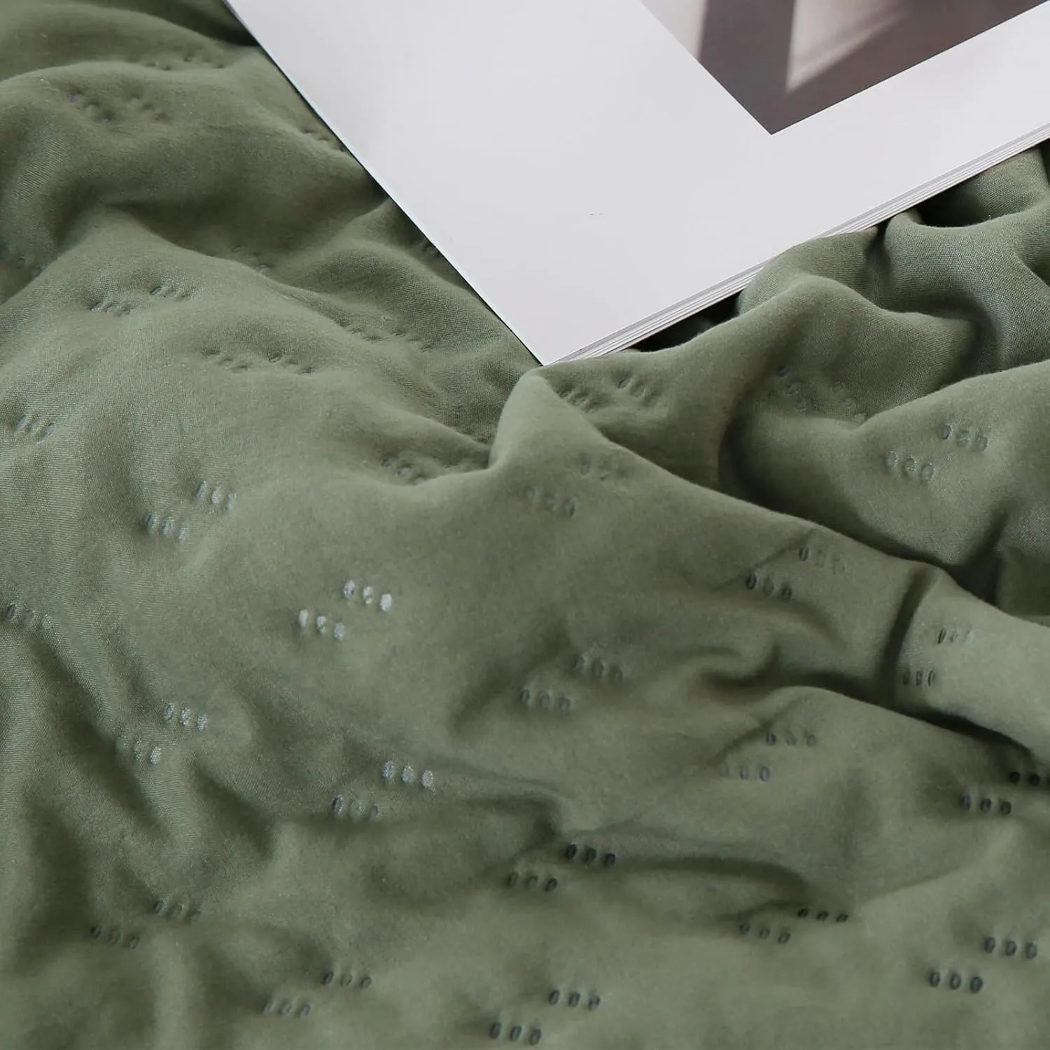 Green Quilt Bedding Set with Pillow Sham, Breathable Lightweight Bed Spread, Soft Oversized Bedspread Coverlets for Twin Bed, All Seasons, 2 Pieces, 1 Quilt (68x90), 1 Pillow Sham (20x26)