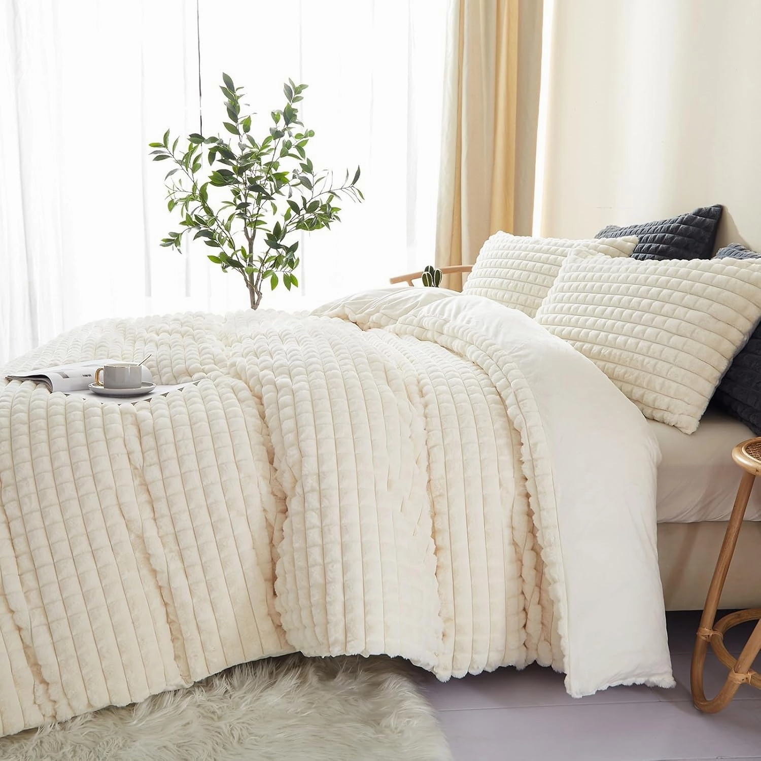 Plush Duvet Cover 220 x 240   2 Pillowcases 65 x 65 cm, Beige, Shaggy Furry Faux Fur Bedding Set for Double Adults, Fuzzy Flannel Bed Linen with Zip, Warm Winter