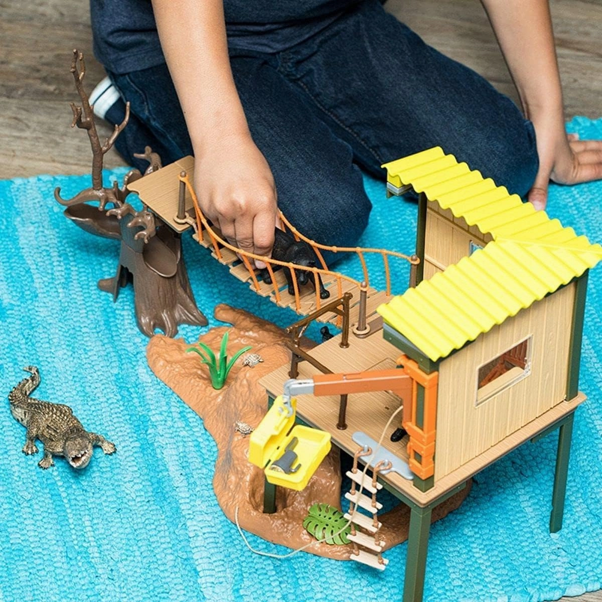 Schleich Wild Safari Ranger Adventure Station - Wildlife Action Playset with Alligator, Panther, Safari Base, Guide Figurine, and More, Gift for Boys and Girls Ages 3 