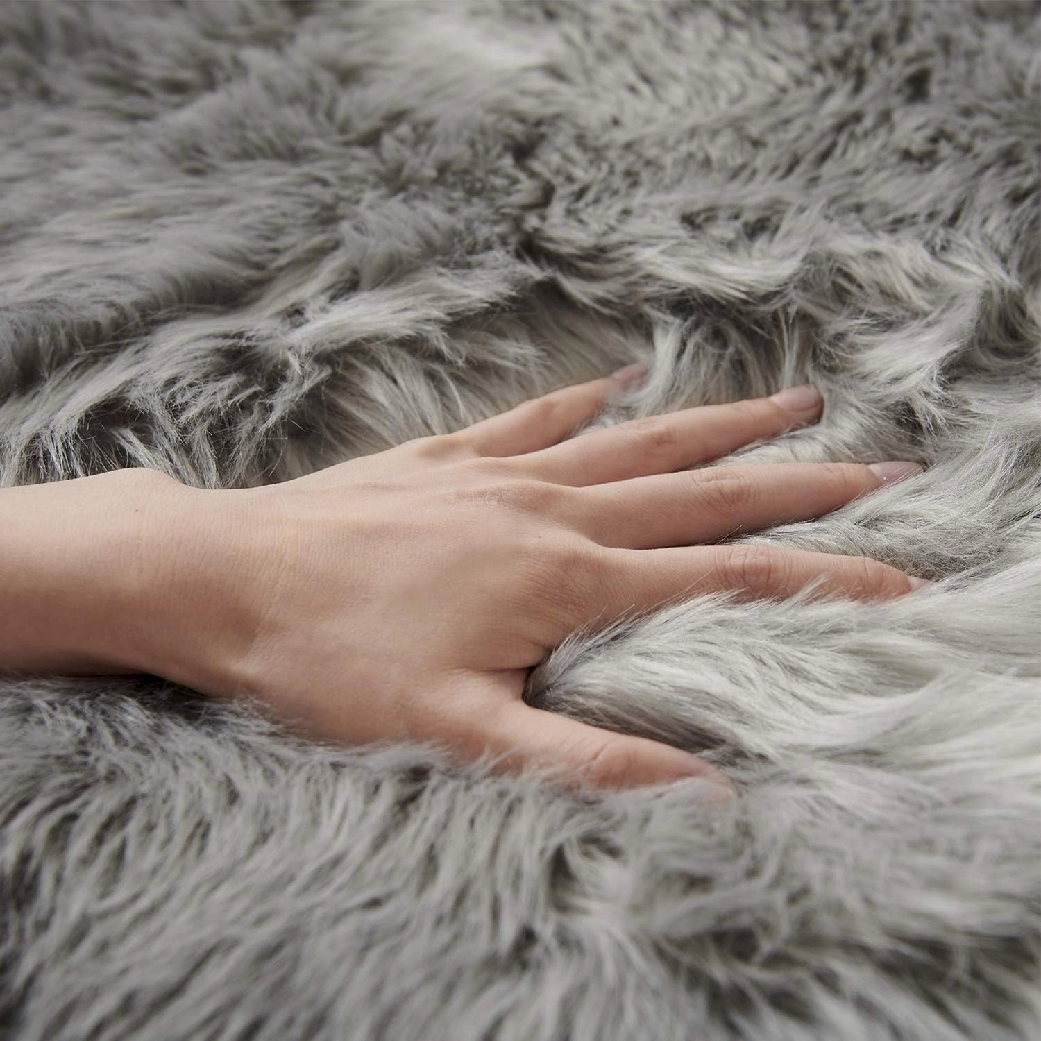 SERISSA Faux Sheepskin Fur Area Rug Grey Fur Chair Cover Seat Pad Small Fuzzy Rug for Bedroom Floor Sofa Living Room Decor 2x3 Feet