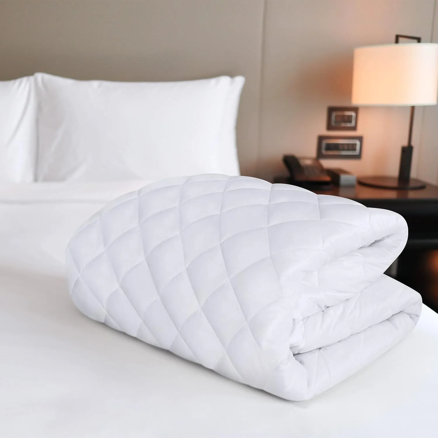 Utopia Bedding Quilted Fitted Mattress Pad, Twin Size, Elastic Fitted Mattress Topper Protector and Cover Stretches up to 16 Inches Deep, Machine Washable (White)