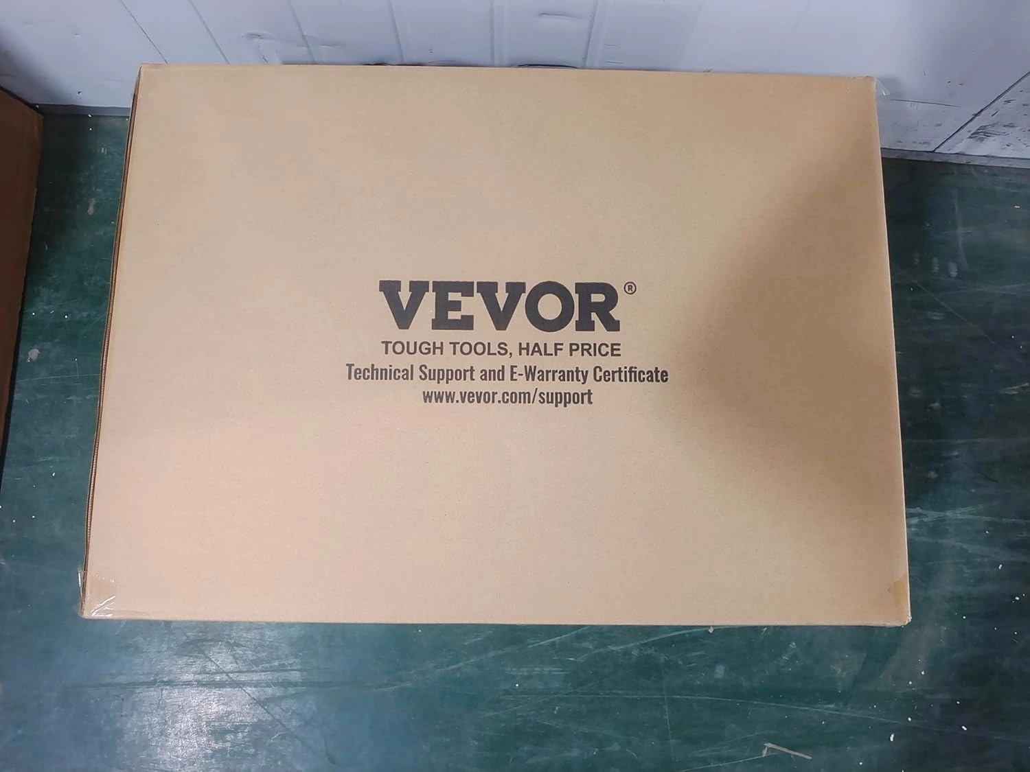 VEVOR Electric Concrete Saw, 14 in Circular Saw Cutter with 5 in Cutting Depth, Wet/Dry Disk Saw Cutter Includes Water Line, Pump and Blade, for Stone, Brick, Porcelain, Concrete, 2600W/15A Motor